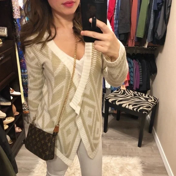 Vintage Louis Vuitton Pochette Accessoires Monogram bag with Gold Chain - Picture 8 of 11